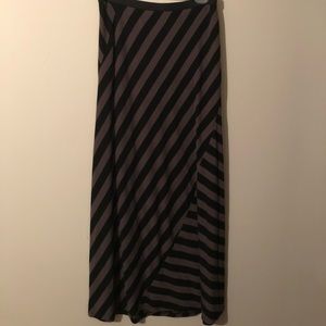 Cool long skirt size MED